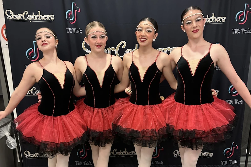 Ballet dancers in a ballet class in Barrie